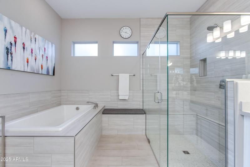 Heavy glass enclosure