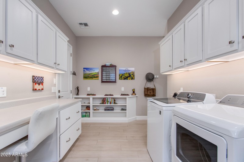 Full Landry and overhead cabinets