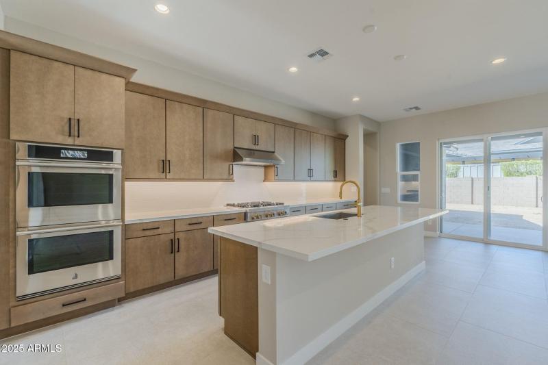 Kitchen W SS Appliances