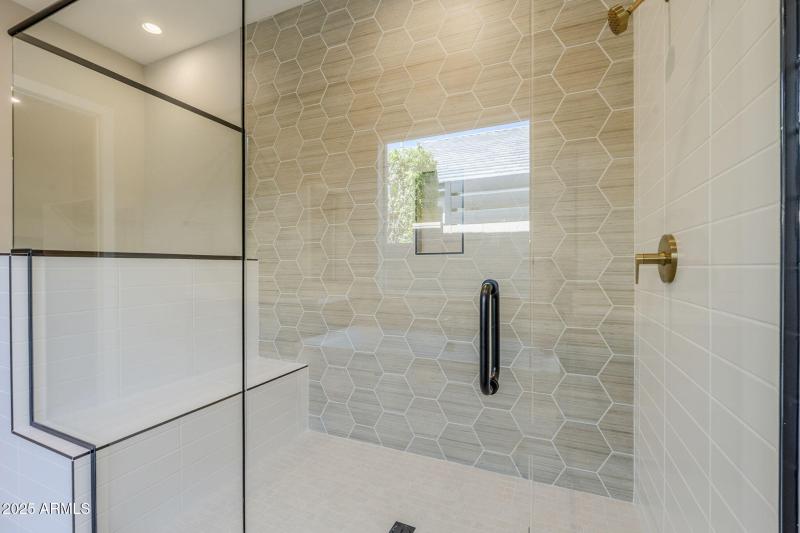Separate Shower W Luxe Seat