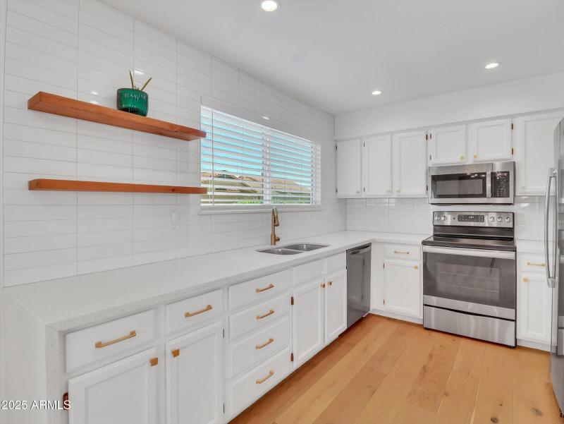 08-11225 N 109th Way-8