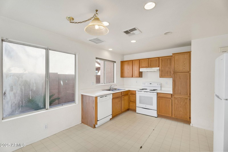 9-web-or-mls-2905 E Glenhaven Dr-12