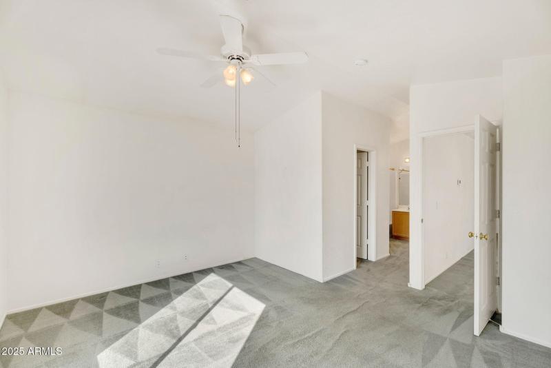 20-web-or-mls-2905 E Glenhaven Dr-20