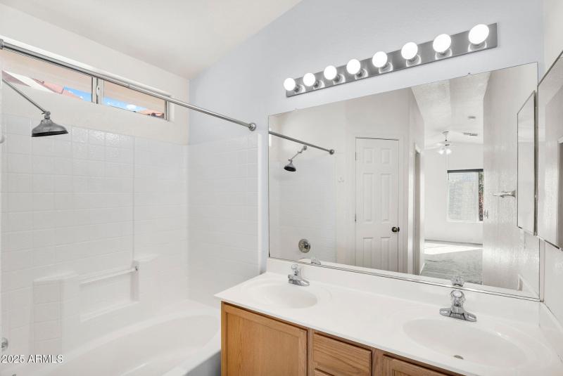 23-web-or-mls-2905 E Glenhaven Dr-24