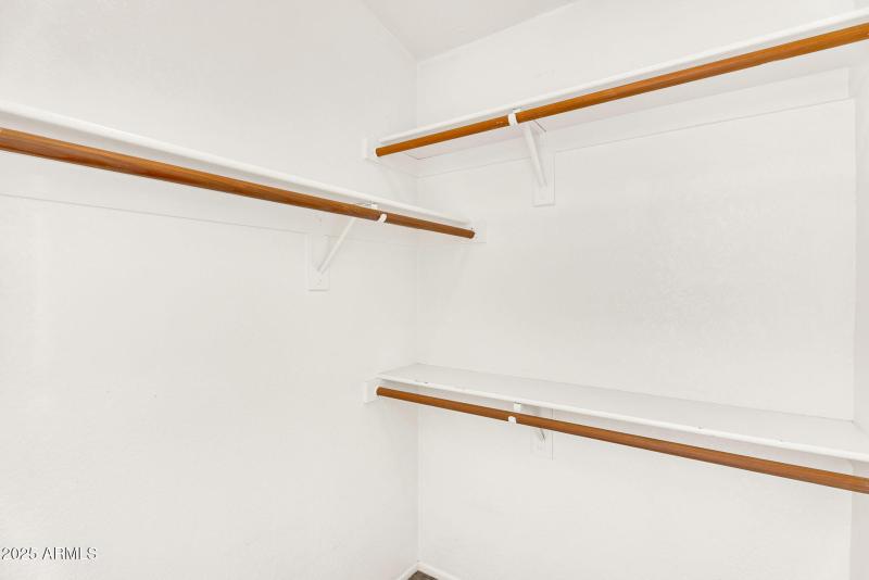 25-web-or-mls-2905 E Glenhaven Dr-23