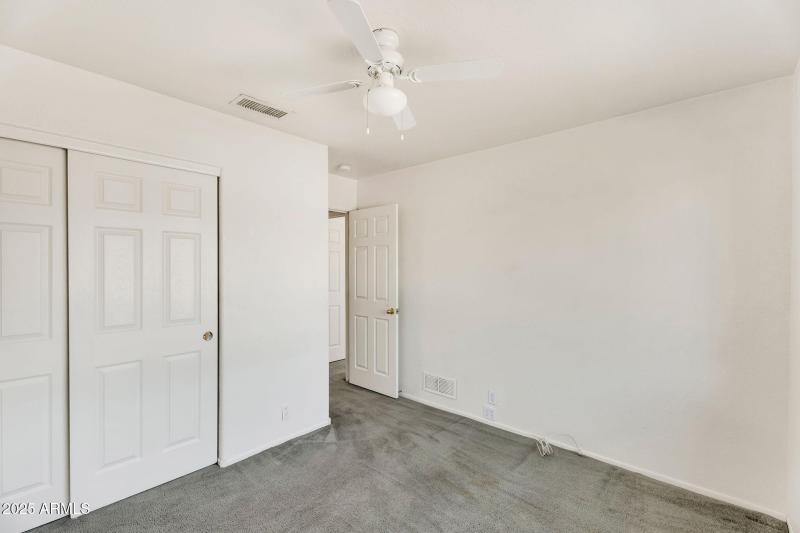 26-web-or-mls-2905 E Glenhaven Dr-27