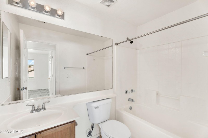 31-web-or-mls-2905 E Glenhaven Dr-30