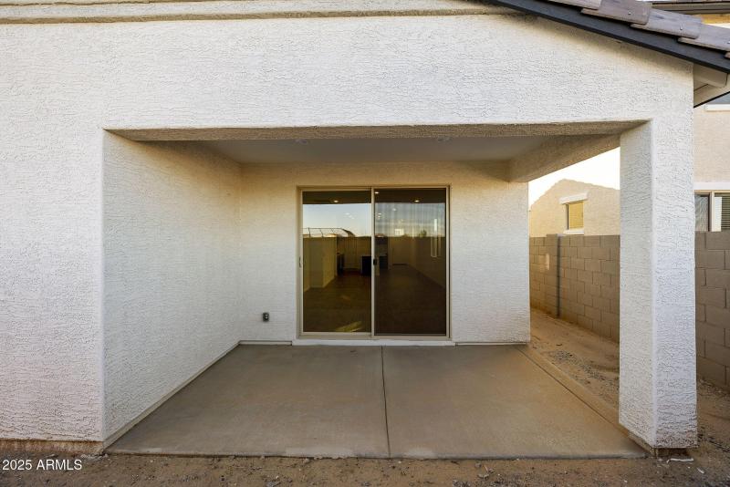 COVERED BACK PATIO