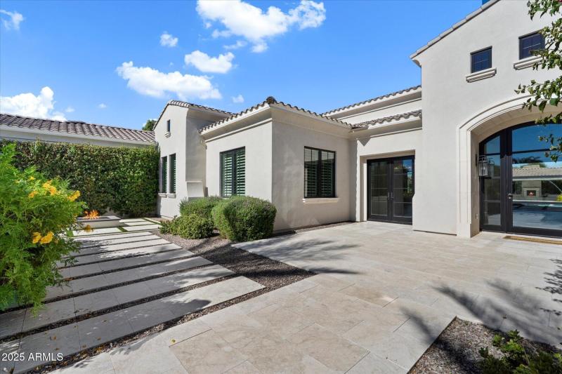 Front patio & fire pit