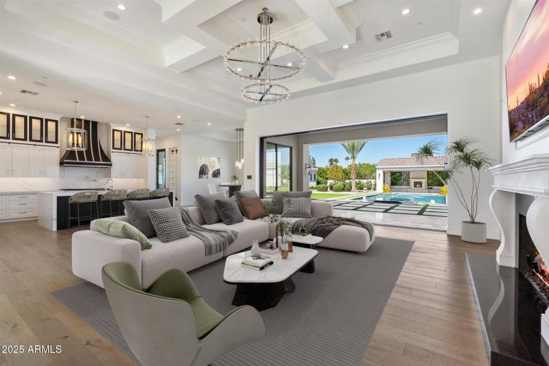 Virtually staged great room