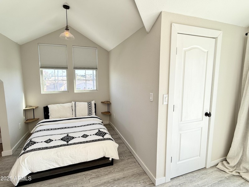 Upstairs ADU/Split Master Suite Option