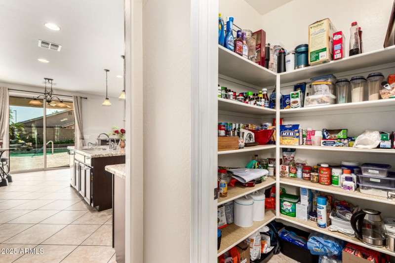 Walk-in Pantry
