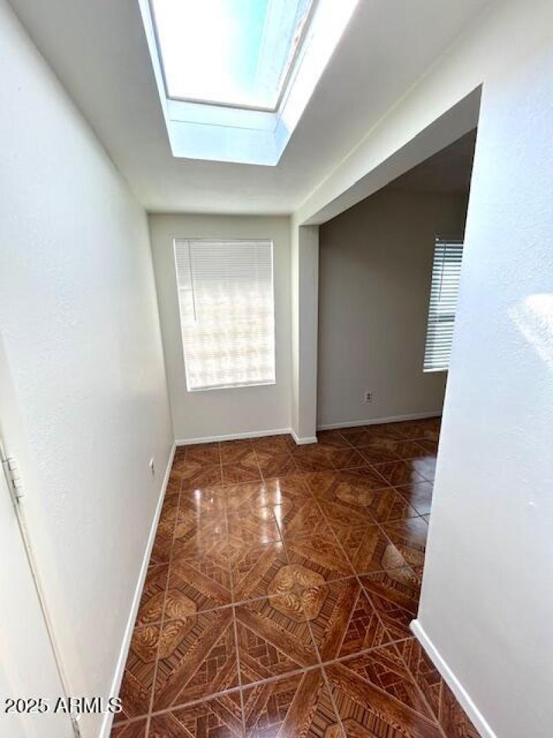 Extra room (office or den)