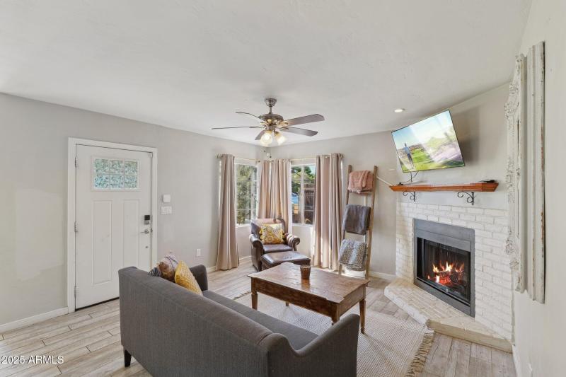 5-web-or-mls-1110-w-heatherbrae-dr