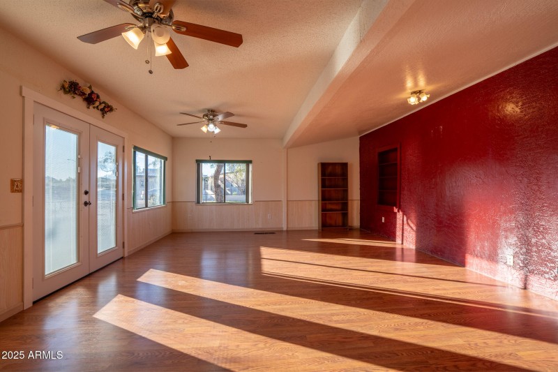 7RV06190-HDR-2 18870 family room