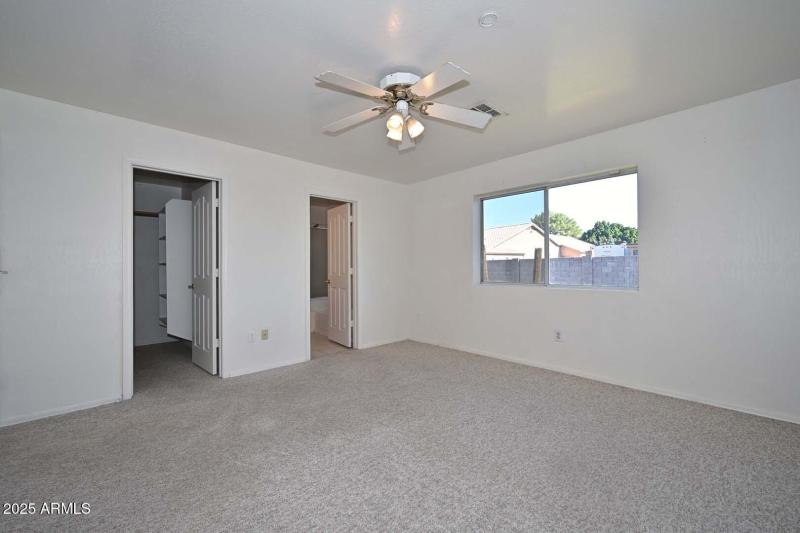 22_Primary Bedroom-Closet