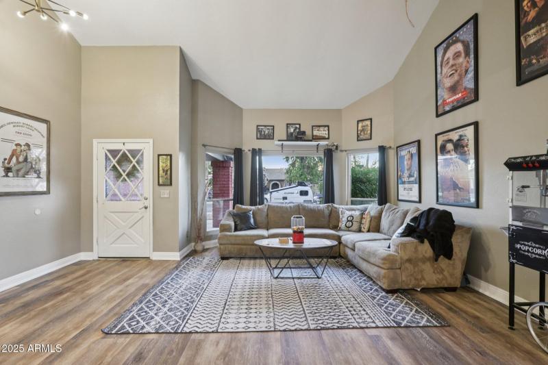 6-web-or-mls-W Portobello Ave-L0111-006