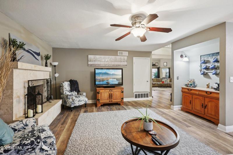 9-web-or-mls-W Portobello Ave-L0111-009