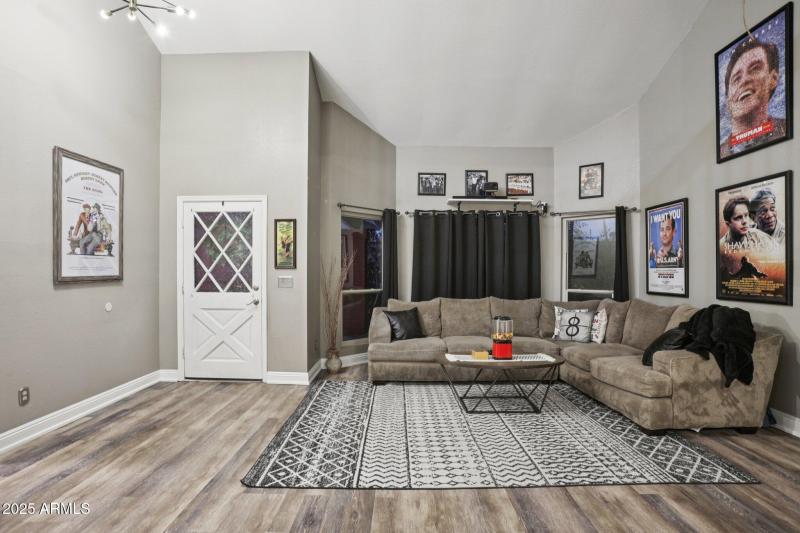 13-web-or-mls-W Portobello Ave-L0111-013