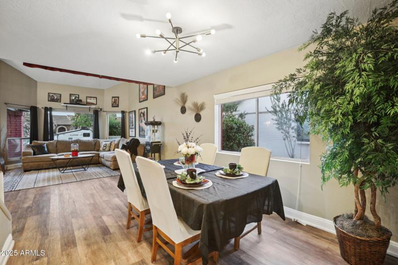 15-web-or-mls-W Portobello Ave-L0111-015