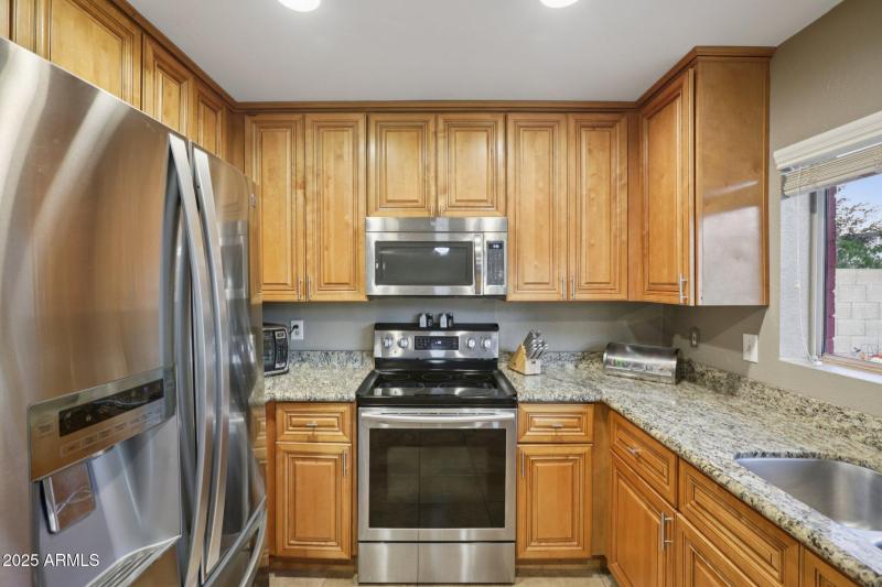 17-web-or-mls-W Portobello Ave-L0111-017