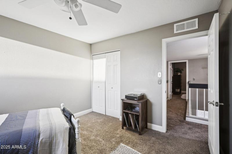 25-web-or-mls-W Portobello Ave-L0111-025