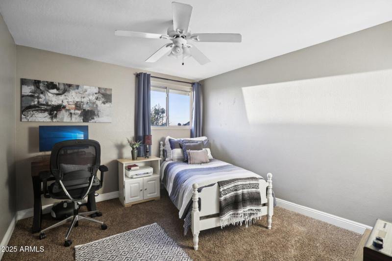 26-web-or-mls-W Portobello Ave-L0111-026