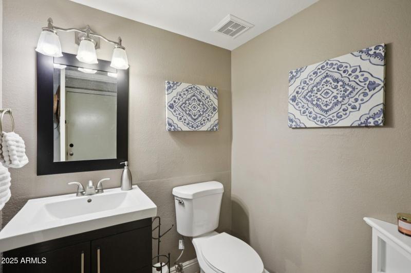 29-web-or-mls-W Portobello Ave-L0111-029