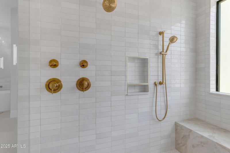 68_0184_a4m_cloud creek