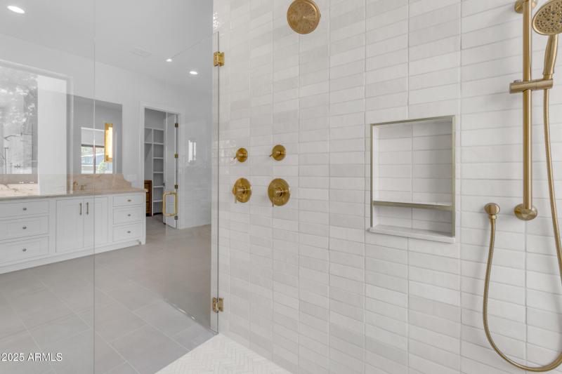 69_0187_a4m_cloud creek