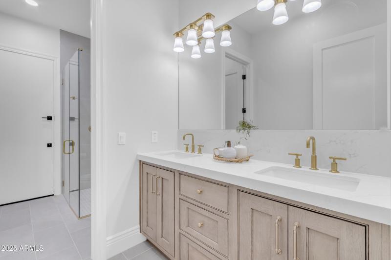 84_0232_a4m_cloud creek