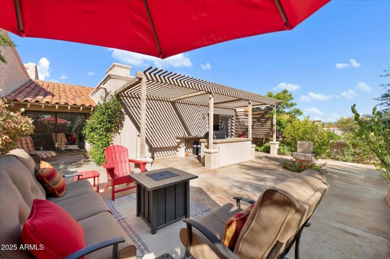Backyard Patio w/Fountain & BBQ