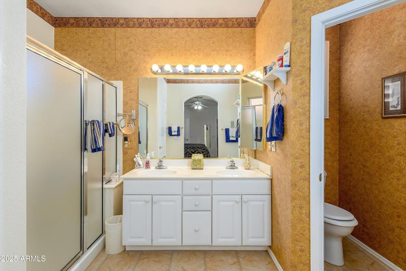 Primary Bath w/Water Closet