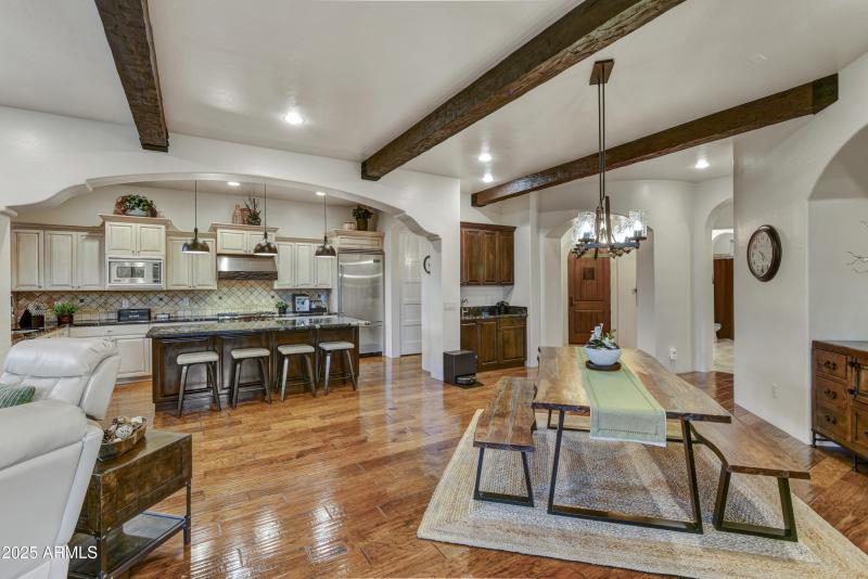 11-Dining to Kitchen