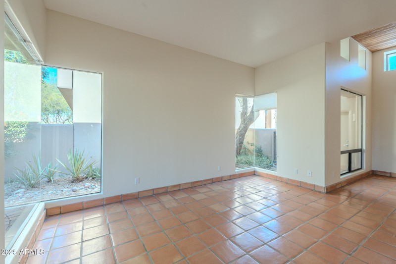 Butted glass windows for big views!