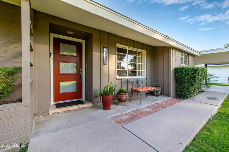Contemporary, Charming Front Entrance
