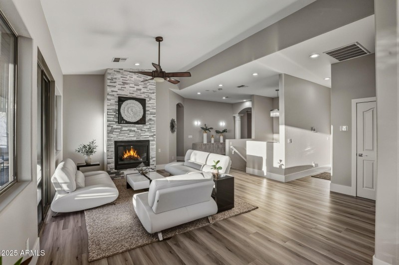 21-web-or-mls-18422 N 14th St Phoenix, A