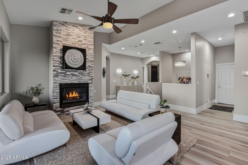 31-web-or-mls-18422 N 14th St Phoenix, A