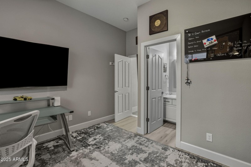 54-web-or-mls-18422 N 14th St Phoenix, A