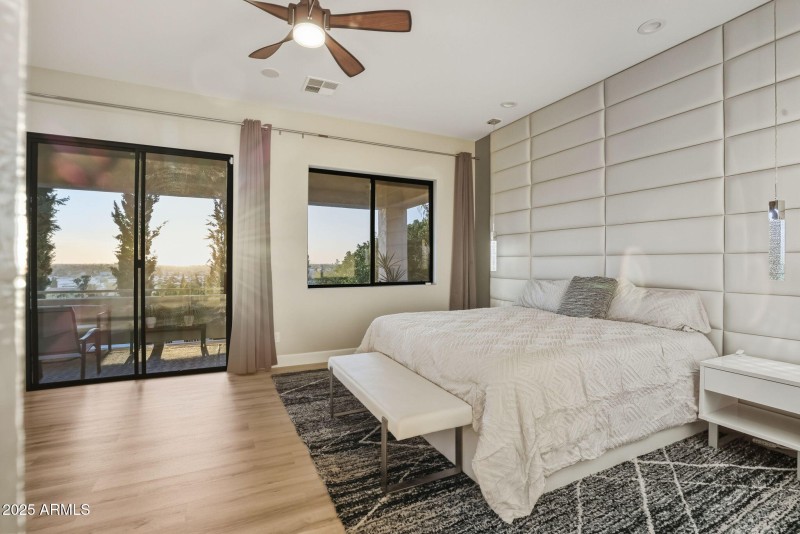 61-web-or-mls-18422 N 14th St Phoenix, A