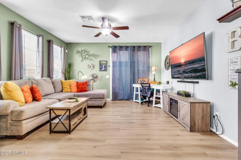 4131 E Oakland St-10