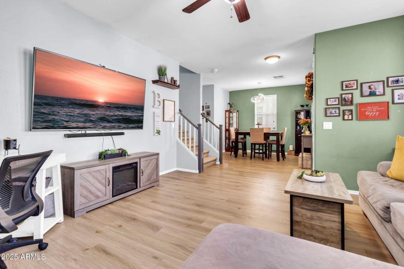 4131 E Oakland St-12