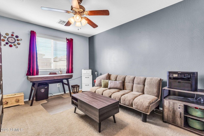 4131 E Oakland St-27