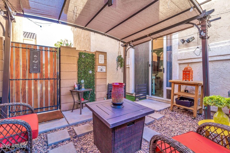 4131 E Oakland St-33