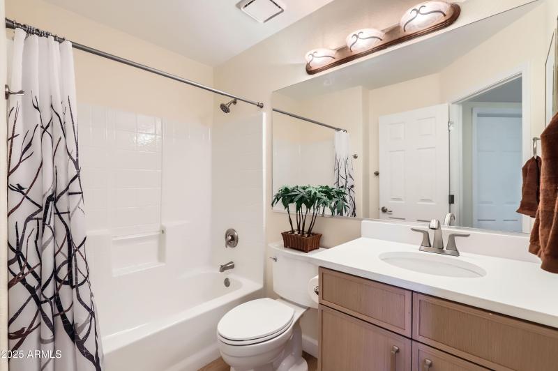 Guest Bath w Quartz Counter