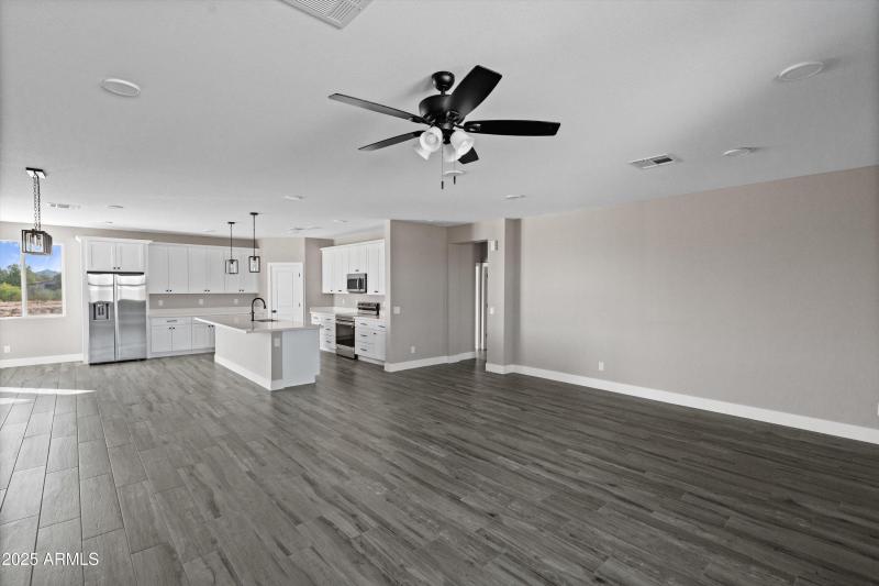 06-Living too Kitchen