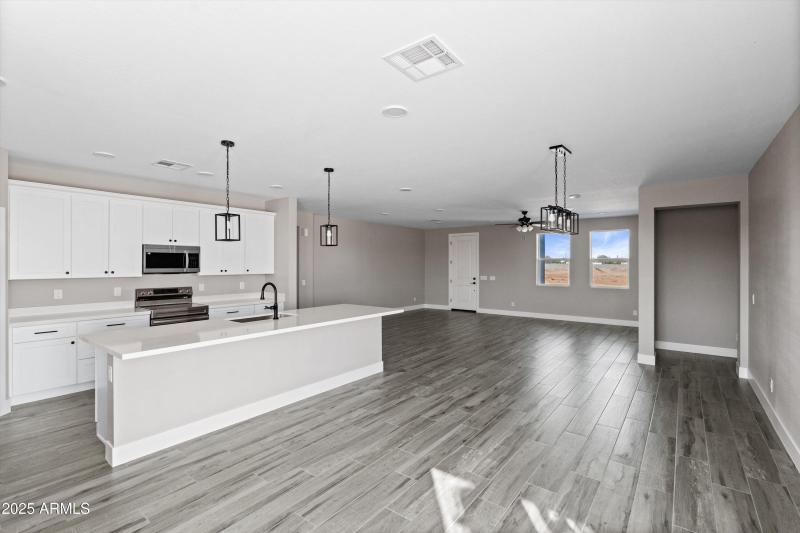 11-Dining to Kitchen