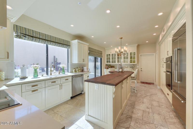 LOTS OF LIGHT-SLIDER TO BBQ