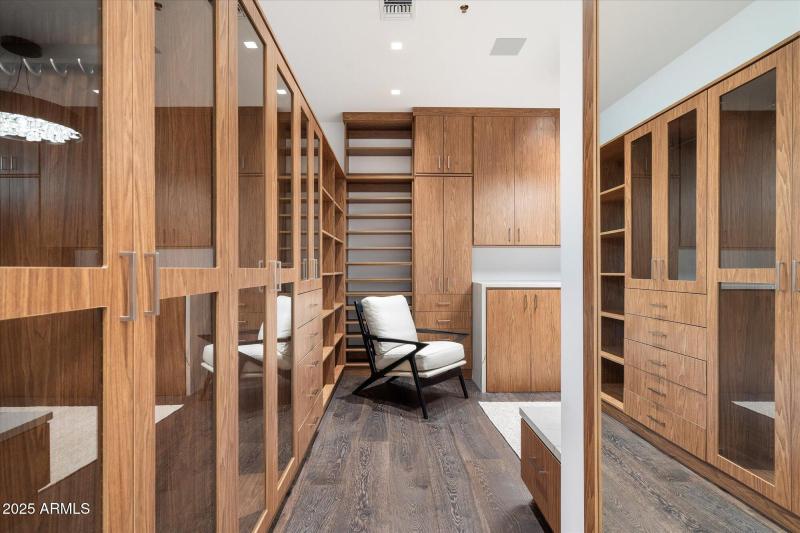 034-Primary Bedroom Closet