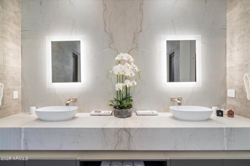 041-Bedroom 1 Bathroom